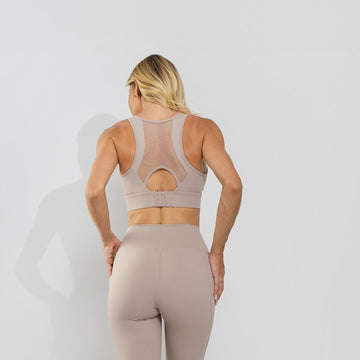 Conjunto Top e Calça Fitness Cós Elastico Com Recorte Em Tela e Fecho Poliamida Premium Areia TP1872