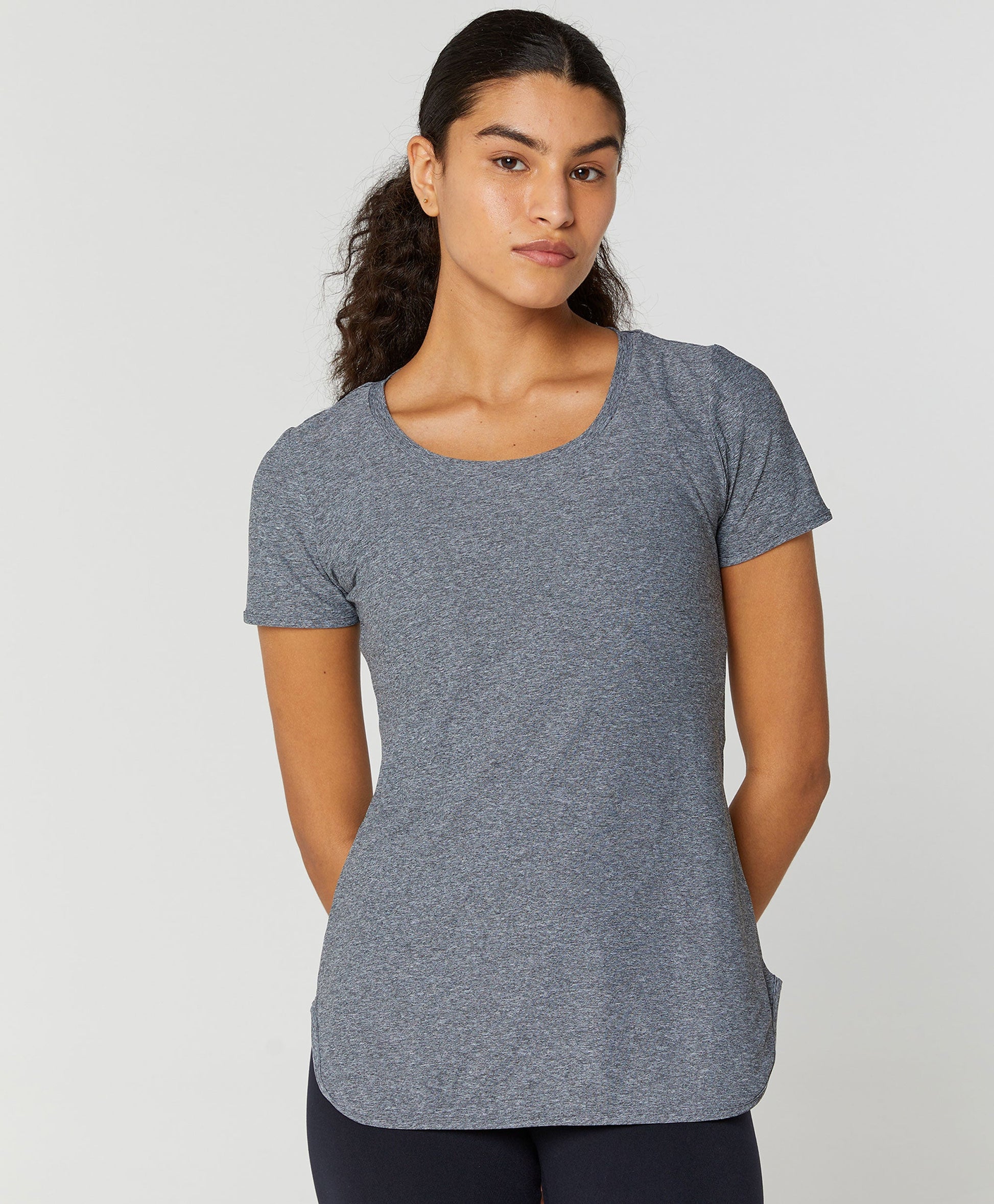 T-Shirt Alto Giro Skin Fit Alongada