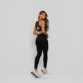 Conjunto Top e Calça Fitness Cós Elastico Com Recorte Em Tela e Fecho Poliamida Premium Preto TP1870