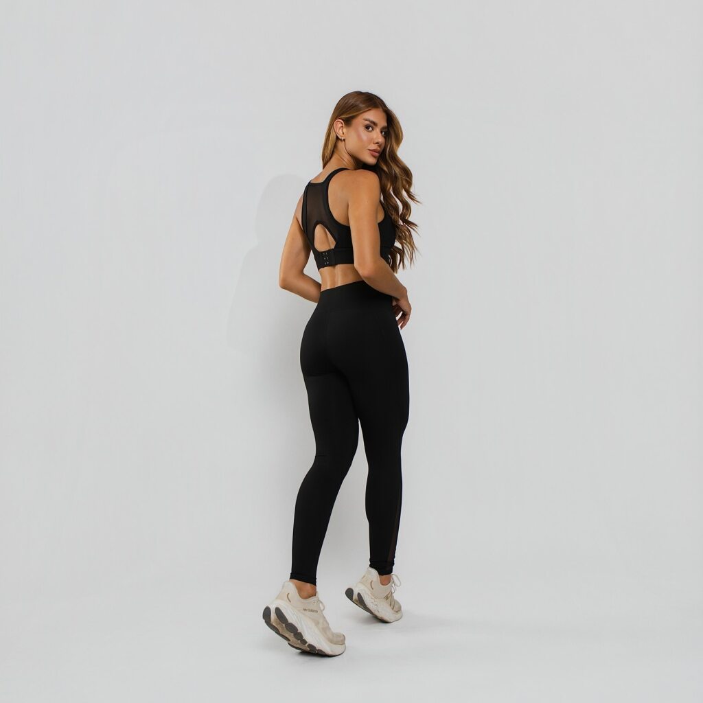 Conjunto Top e Calça Fitness Cós Elastico Com Recorte Em Tela e Fecho Poliamida Premium Preto TP1870