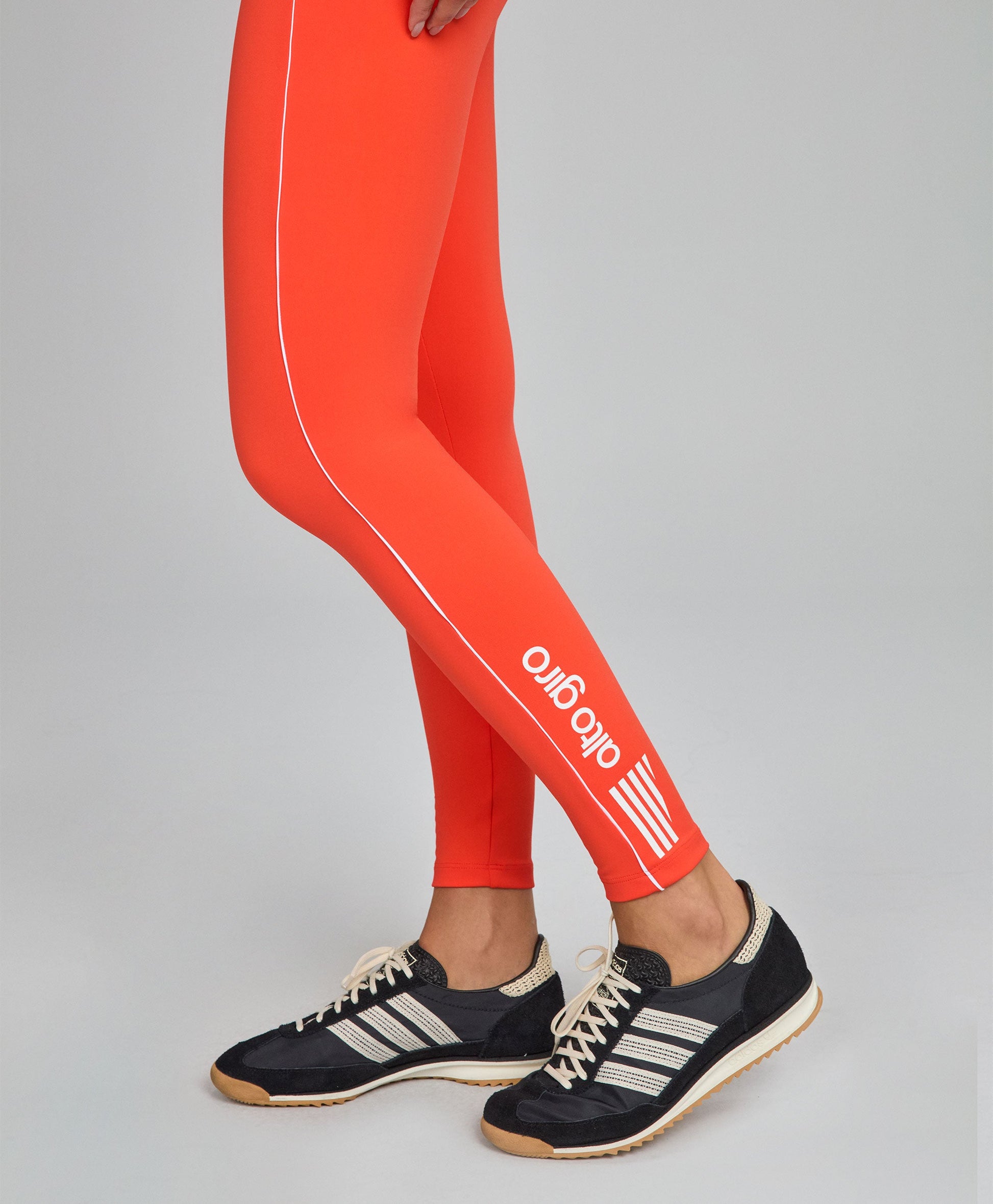 Legging Assimétrica Listras e Bolsos