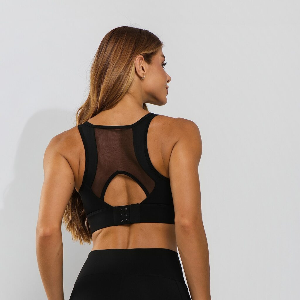 Conjunto Top e Calça Fitness Cós Elastico Com Recorte Em Tela e Fecho Poliamida Premium Preto TP1870
