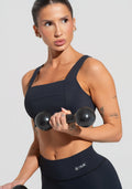 Conjunto Top e Calça Fitness Feminino Decote Reto Com Recortes Preto Básico Dlk