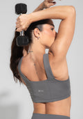 Conjunto Top e Calça Fitness Feminino Decote Reto Com Recortes Cinza Básico Dlk
