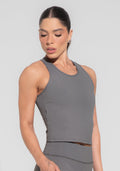 Camiseta Fitness Feminina Com Alças Cruzadas Cinza Básica Dlk
