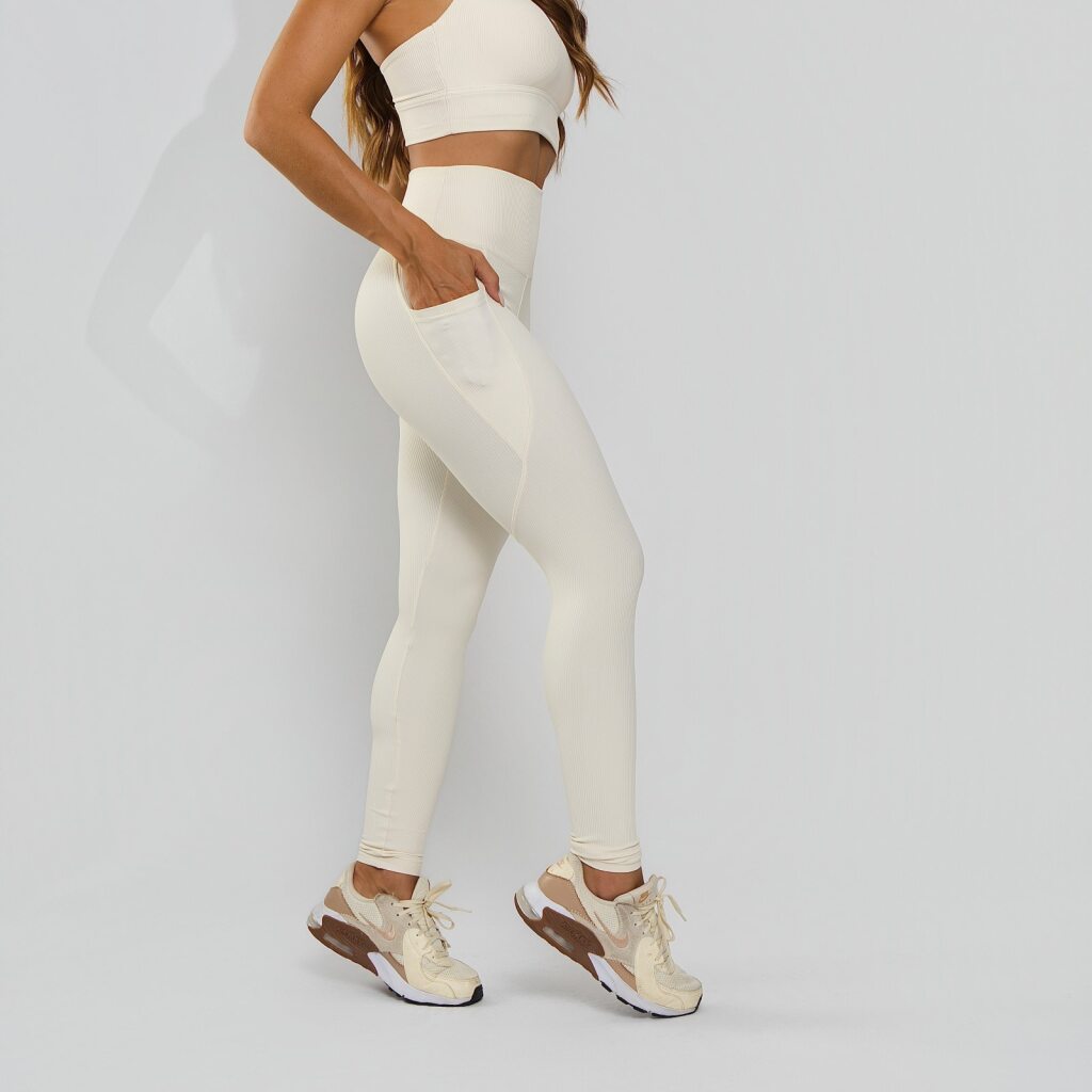 Calça Legging Premium com Bolso e Recortes Tecido Texturizado Off White LG2387
