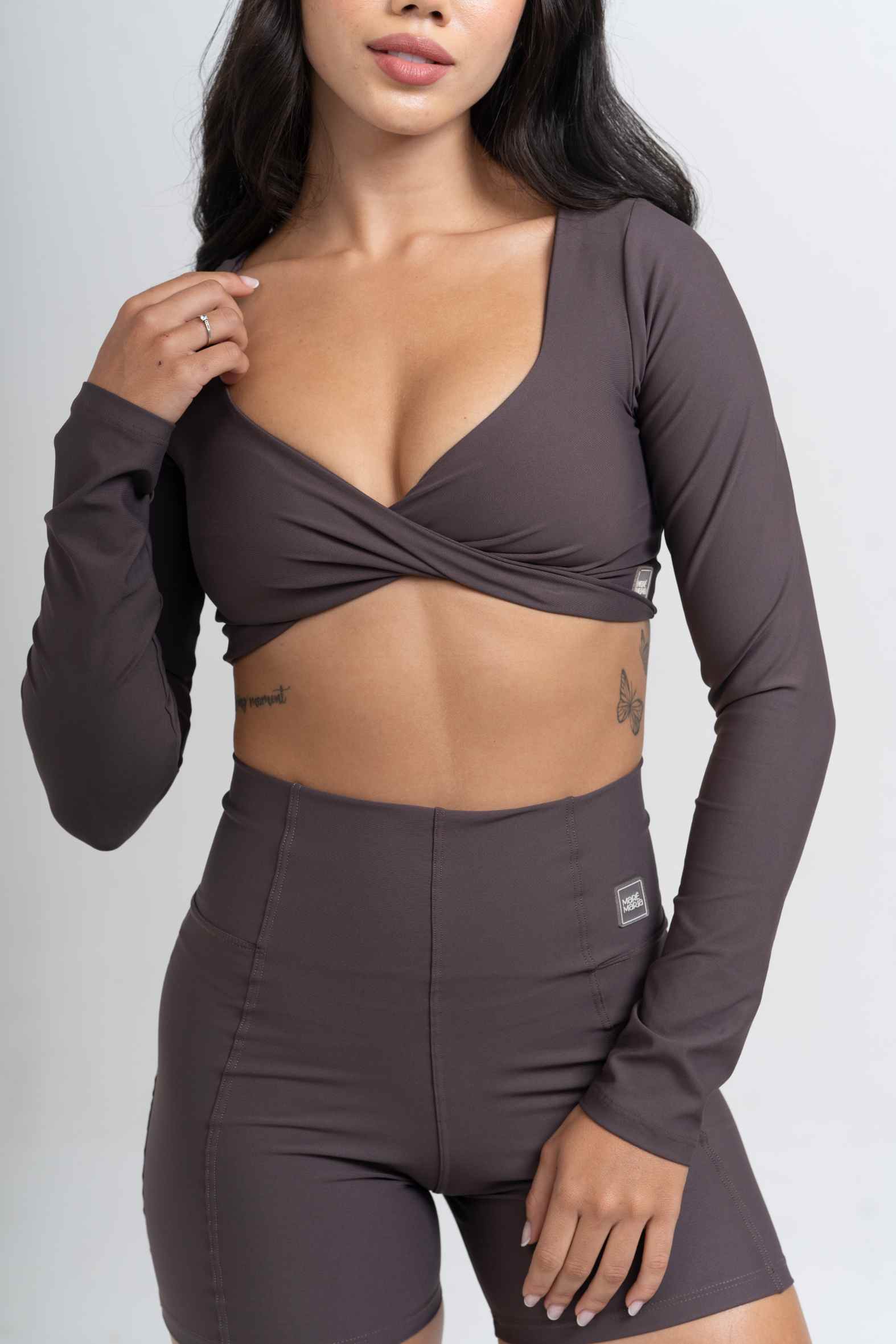 Conjunto Top e Calça Fitness Compressão Manga Longa Infinity Marrom Carbono