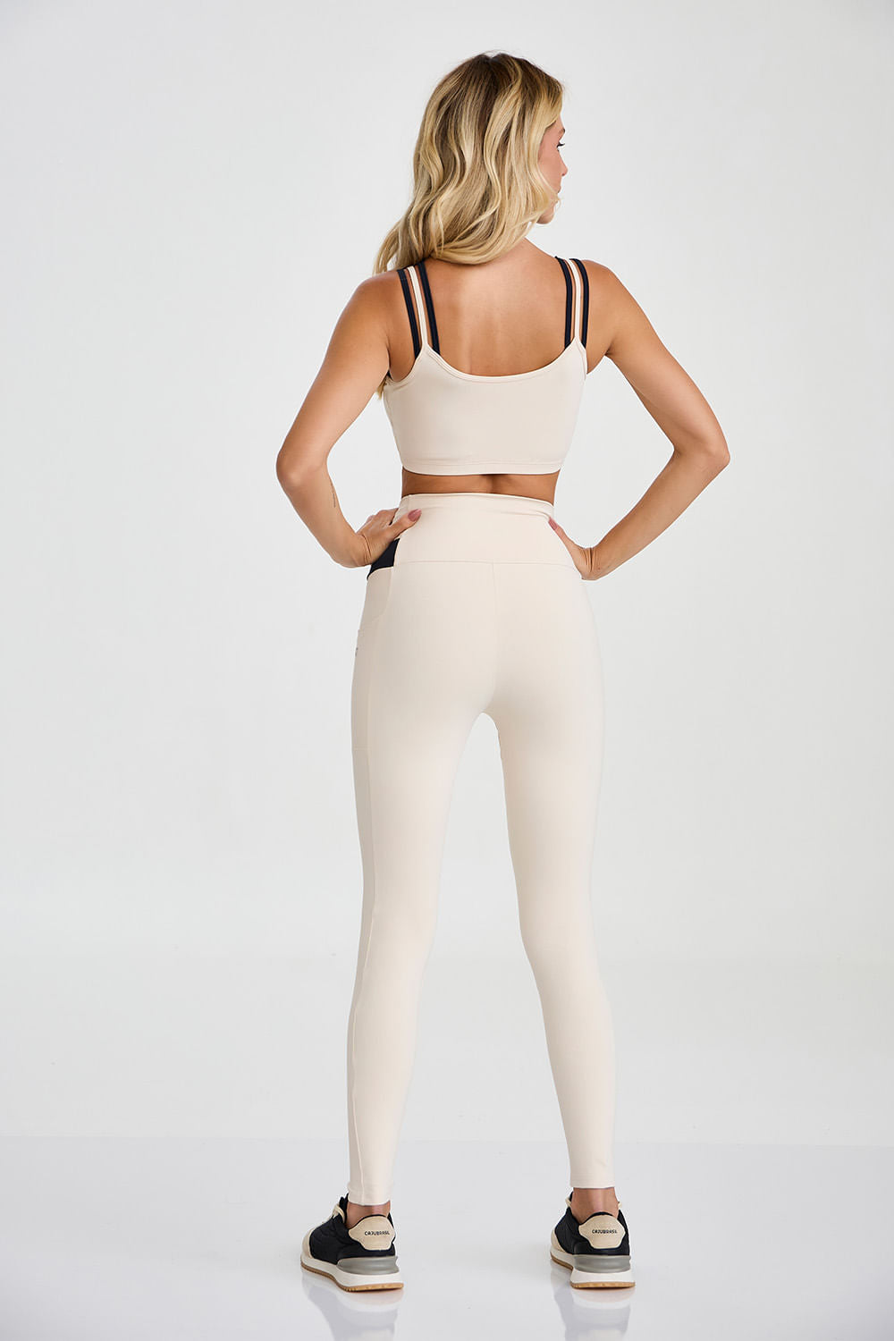 Conjunto Top e Calça Sobreposição Com Proteção Solar Off White